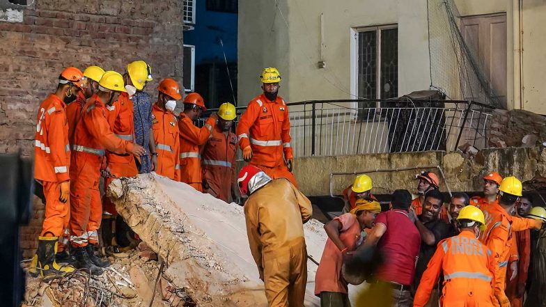 India News | Satya Niketan Building Collapse: MCD Orders Immediate Sealing of Illegal Constructions Above Four Floors