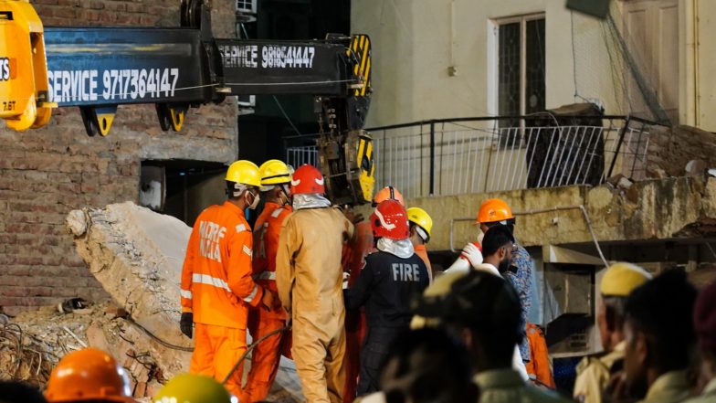 India News | Delhi Police Issue Lookout Circular Against Satya Niketan Building Owner; Rescue Operations Likely to End by Evening, Says MLA 