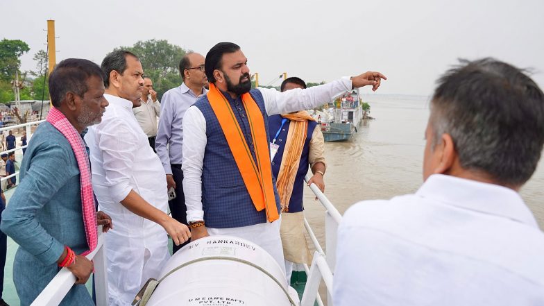 India News | Bihar CM Visits Flood-hit Districts of Vaishali, Saran; Shares Meal with Affected People
