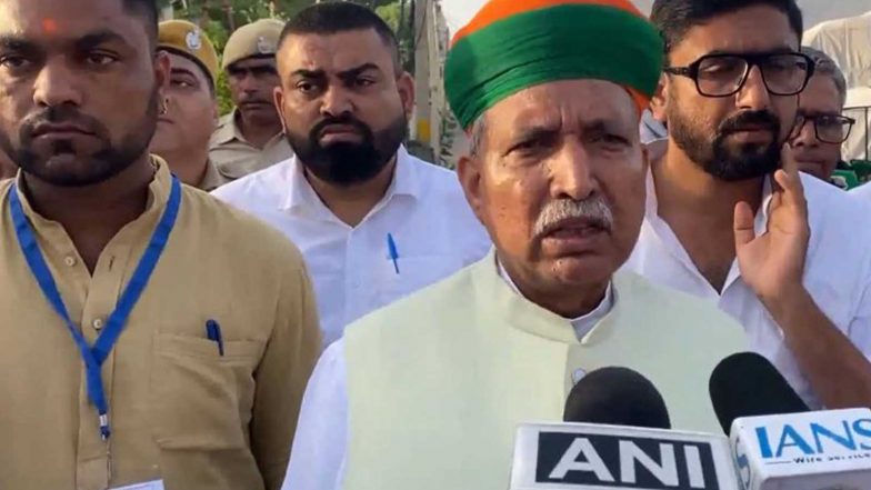 India News | Bikaner Polls: Arjun Ram Meghwal Casts Vote in Bikaner Municipal Elections