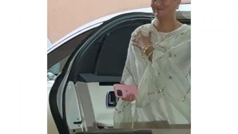 Entertainment News | Kareena Kapoor Khan Visits Sanjay Leela Bhansali’s Office, Sparks Reunion