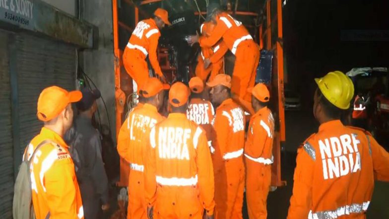 India News | Jharkhand: Two Workers Die After Water Tank Slab Collapses Near Marwari College in Ranchi; Three Others Rescued