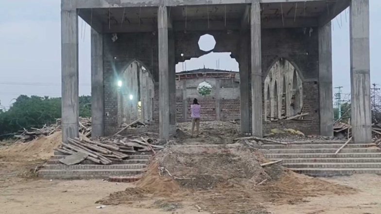 India News | Vellore Building Collapse: One Dead, Several Hospitalised as Overnight Rescue Ops End After Final Trapped Person Rescued