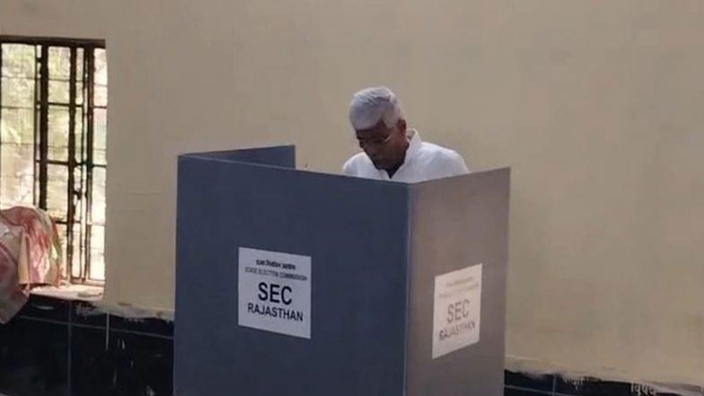 India News | Union Minister Gajendra Singh Shekhawat Casts Vote in Second Phase of Rajasthan Local Body Polls