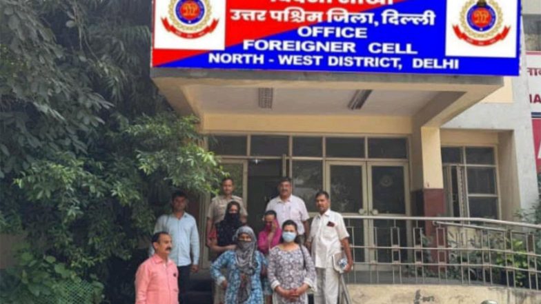 India News | Delhi Police Arrest 4 Bangladeshi Nationals in Jahangir Puri, Seize 5 Smartphones with Banned App