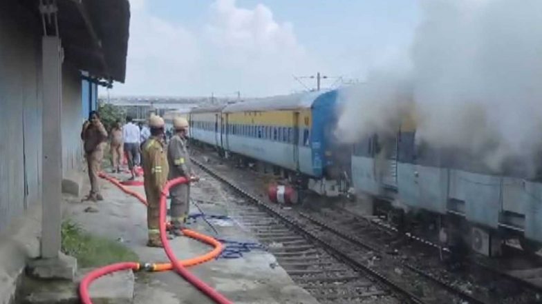 India News | Uttar Pradesh: Fire Breaks out in Stationary Train Coach at Shikohabad Railway Station