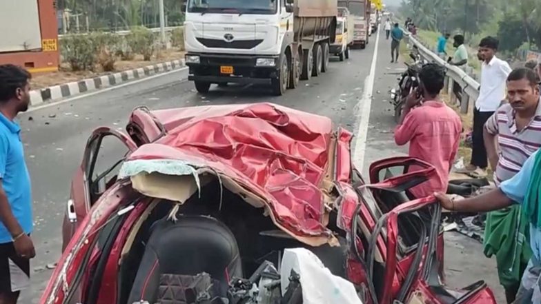 India News | Tamil Nadu: Container Lorry Hits Car on Salem-Bengaluru Highway; Traffic Paralysed for Kilometres