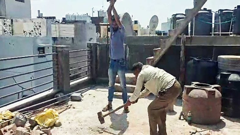 India News | MCD Steps Up Crackdown on Illegal Construction, Demolishes 11 Properties Across Delhi