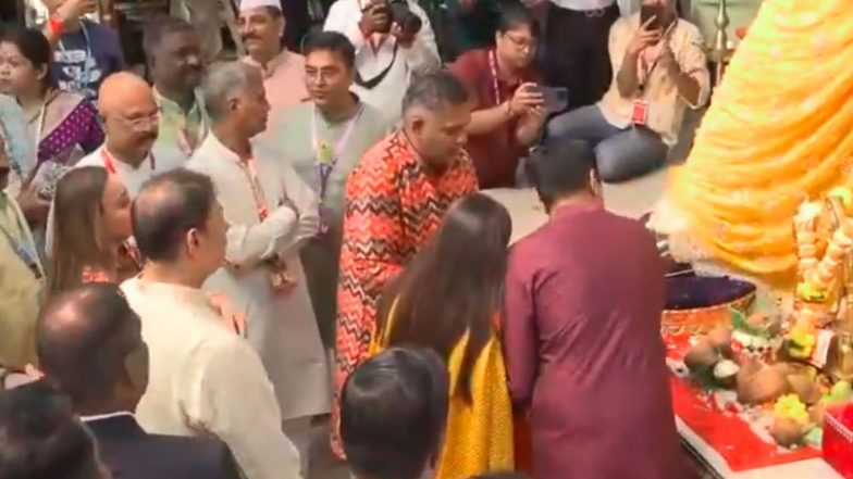 India News | Karan Adani, Pranav Adani Offer Prayers at Mumbai's 'Chinchpokli Cha Chintamani' on Ganesh Chaturthi