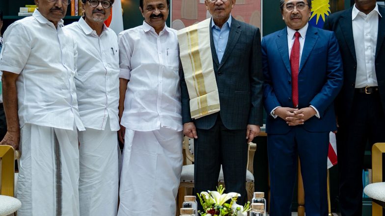 World News | Malaysian PM Anwar Ibrahim Holds Talks with Keralam CM VD Satheesan