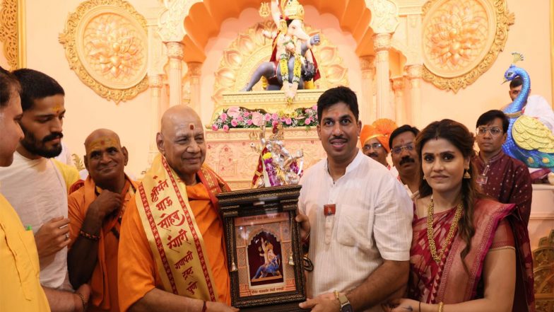 India News | Pune Welcomes Shreemant Bhausaheb Rangari Ganpati Amid Traditional Fervour; Govind Dev Giri Maharaj Backs DJ-free Celebrations