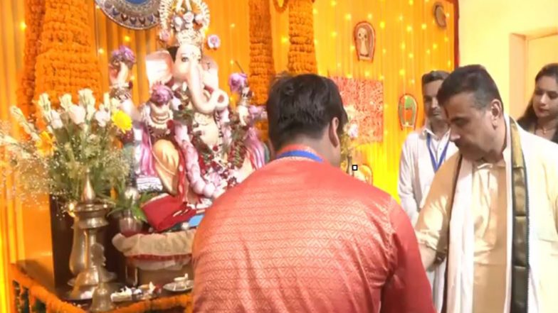 India News | CM Suvendu Adhikari Visits Maharashtra Mandal in Kolkata, Offers Prayers