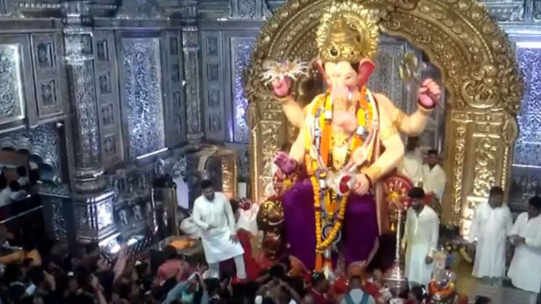 India News | Devotees Throng Mumbai's Lalbaugcha Raja to Offer Prayers During Ganeshotsav