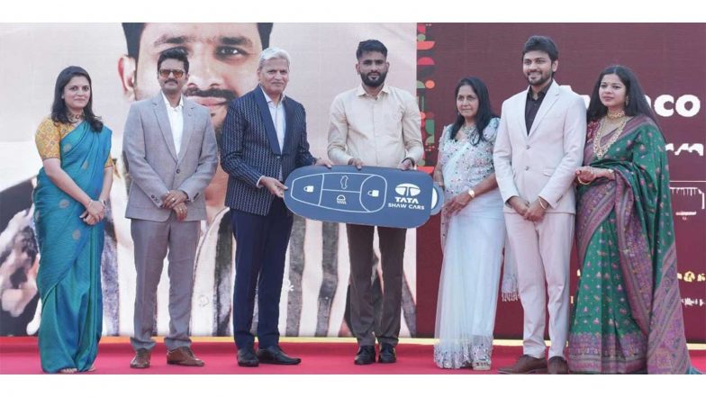 Business News | Chandukaka Saraf Jewels Marks 200 Years by Recognising Dedicated Employees with Cars and Two-Wheelers