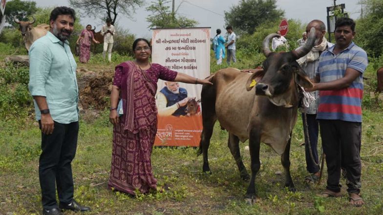 India News | Gujarat: Sitavan Gir Gaushala Donates Indigenous Gir Cows to 76 Needy Women Across State 