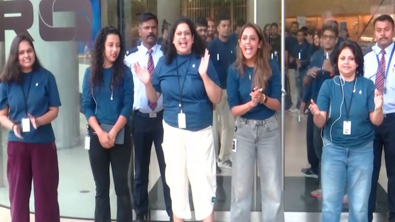India News | Apple Stores Open Doors Across India as Crowds Line Up to Buy IPhone 18 Pro, Pro Max 
