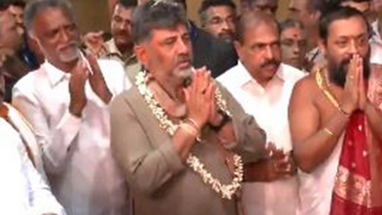 India News | Karnataka CM DK Shivakumar Meets Content Creators , Prays at Kadri Manjunatha Temple as State Cabinet Meets in Mangaluru 