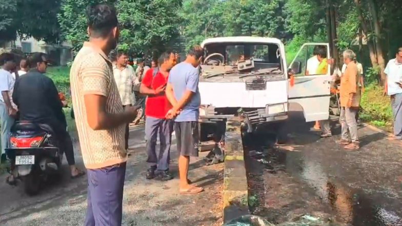 India News | Jharkhand: School Van Carrying Students Hits Divider in Jamshedpur; Several Injured