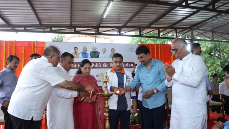 India News | Seva Sankalp Abhiyan: Gujarat DyCM Harsh Sanghavi Distributes Grain Kits to Ganga Swarupa Beneficiaries at Chiloda