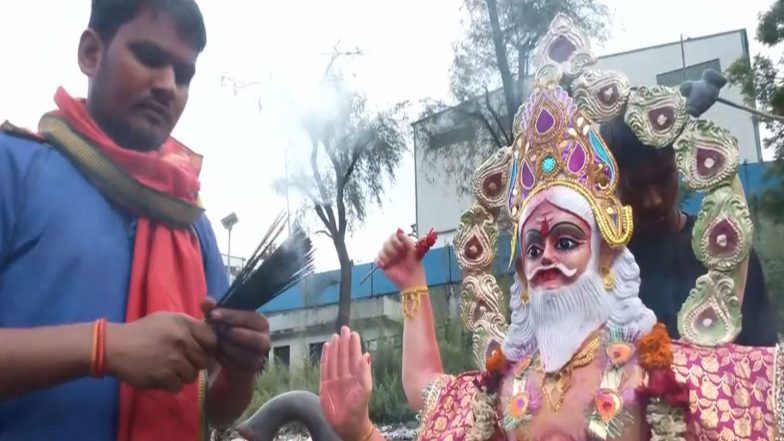 World News | Devotees in Nepal Immerse Idols of Lord Vishwakarma with Fanfare