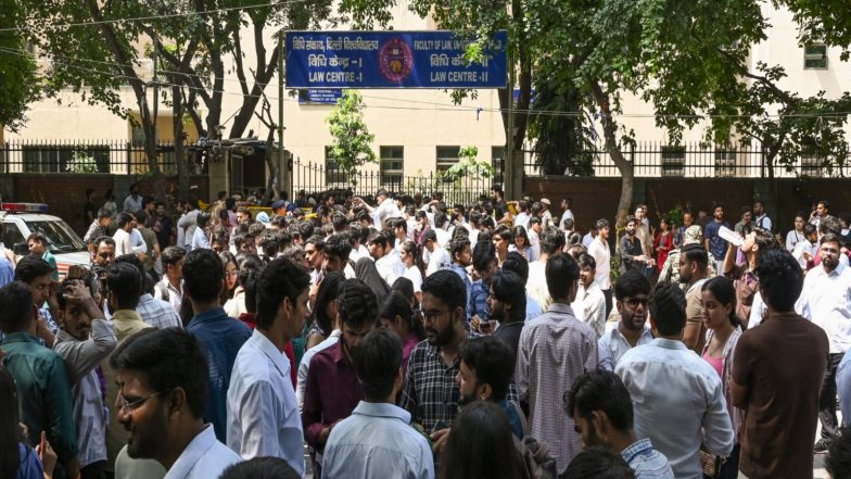 India News | DUSU Polls: ABVP Leads President, Secretary Posts After Round 17; Independents Ahead for VP, Joint Secy