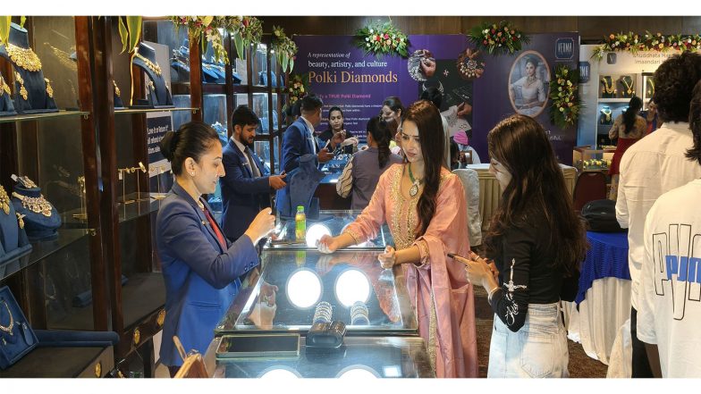 India News | Gold Prices High but Lightweight Jewellery Designs Draw Buyers in Shimla Ahead of Festive, Wedding Season
