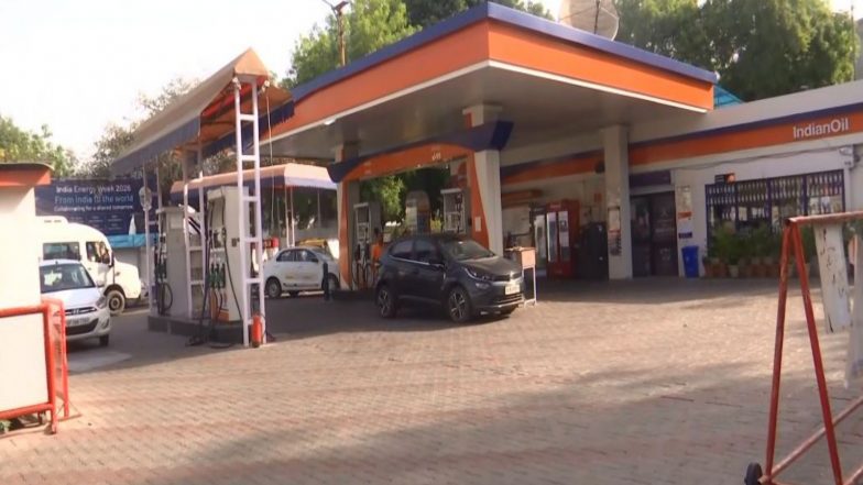 India News | MP Petrol Pump Dealers to Stop Accepting UPI Payments Above Rs 2,000 from Oct 16 over MDR Charges