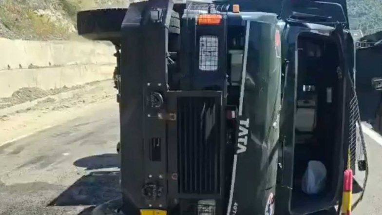 India News | Five BSF Jawans Injured After Vehicle Overturns on Jammu-Srinagar National Highway 