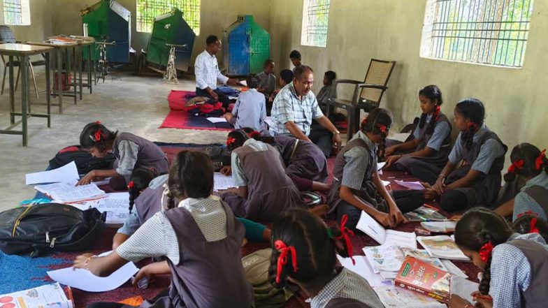India News | Govt School's Poor Condition in Chhattisgarh's MCB Pushes over 100 Students into Solid Waste Management Unit Building