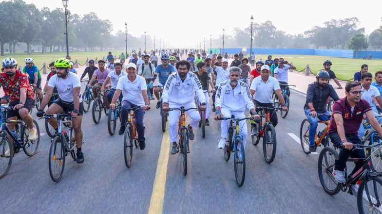 Sports News | Journalists Pedal for Fitness at 91st 'Sundays on Cycle' in Delhi