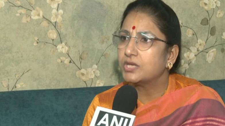 India News | Swaroop Nagar Minor Rape-murder: Delhi Women Commission Chief Lata Gupta Assures Victim’s Family of Legal, Judicial Assistance