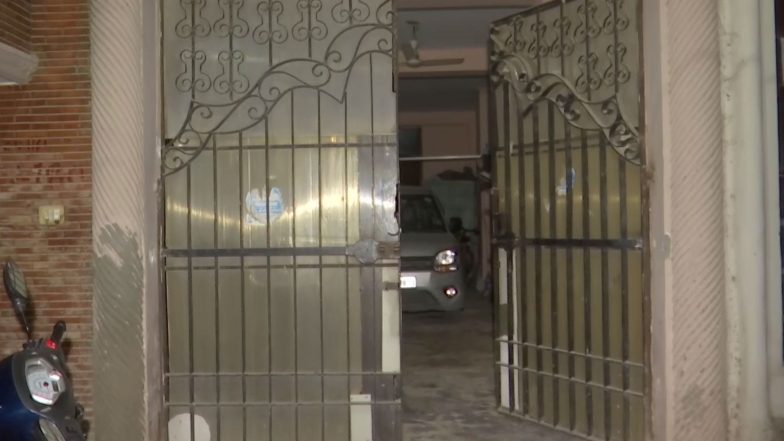 India News | Delhi: Jewellery, Cash Stolen at Sangam Vihar Residence While Family Was out
