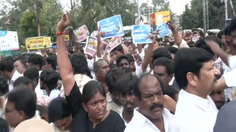 India News | Police Lathi-charge YSRCP Protesters During Agitation over DSC Sports Quota Recruitment in Vijayawada