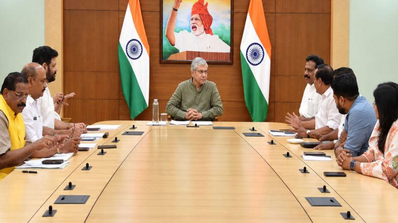 Business News | Kerala Railway Projects Worth over Rs 20,000 Crore Under Execution; Vaishnaw Meets MPs to Discuss Network Expansion