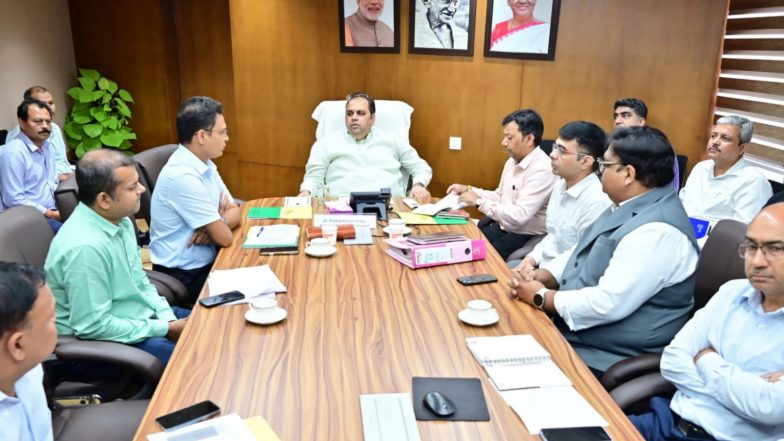 India News | Delhi to Roll out 150 New Electric Buses Next Month; Transport Minister Pankaj Kumar Singh Reviews EV Depot Projects