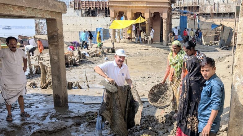 India News | Cleaning Carried out at Manikarnika Ghat After Water Levels Receded, Nearly 100 Kg of Clothes Removed from River Bed