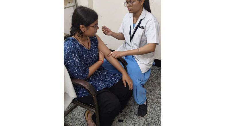 India News | HPV Vaccination Awareness Programme Held at BHU; 11 MBBS Students Receive First Dose