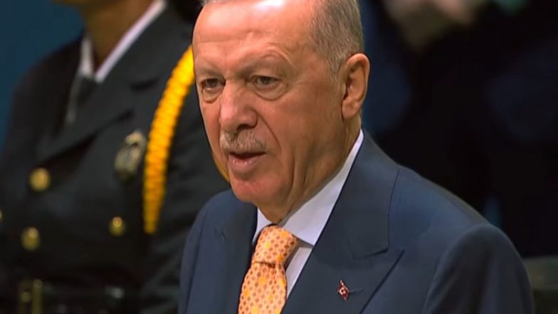 World News | Days After Mecca Pact with Pakistan, Turkish President Erdogan Raises Kashmir Bogey at UNGA