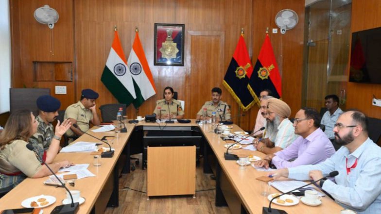 India News | Chandigarh Police Step Up Security Framework; Holds Stakeholder Meet over Email Bomb Threats, Response Mechanism