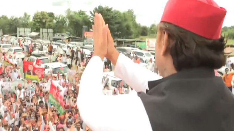 India News | Samajwadi Part Cadres Gather in Big Numbers as Akhilesh Yadav's 'PDA Rath' Arrives in Raebareli