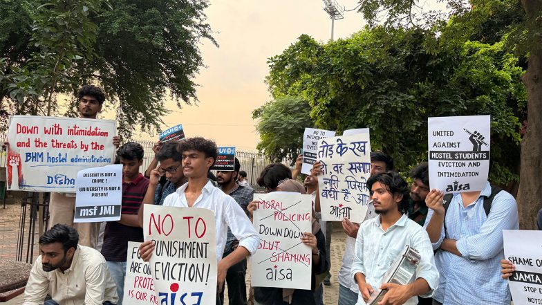 India News | Delhi: Jamia Students Protest Against Eviction Notices to Women Hostellers, Demand Withdrawal 