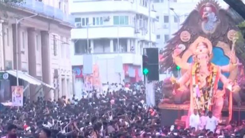 Entertainment News | Mumbai: Chintamani Ganpati Idol Arrives at Girgaum Chowpatty for Visarjan
