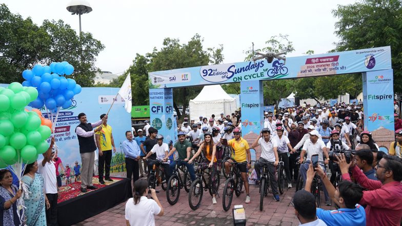 Sports News | Hindi Pakhwada Celebrated Through 92nd Fit India Sundays on Cycle in New Delhi