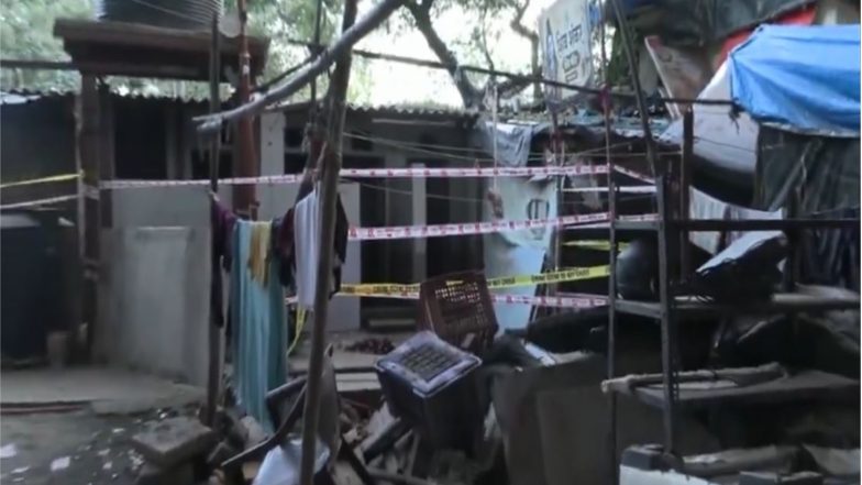 India News | Two Youths Die of Suspected Chemical Suffocation Inside Public Toilet in Mumbai; FIR Registered