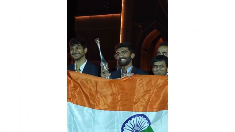 Sports News | Viswanathan Anand Presents Nona Gaprindashvili Trophy to Team India After Chess Olympiad Success