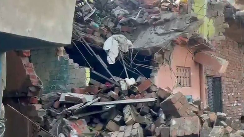 India News | Uttar Pradesh: Dilapidated House Collapses After Heavy Rain in Lucknow; No Casualties Reported