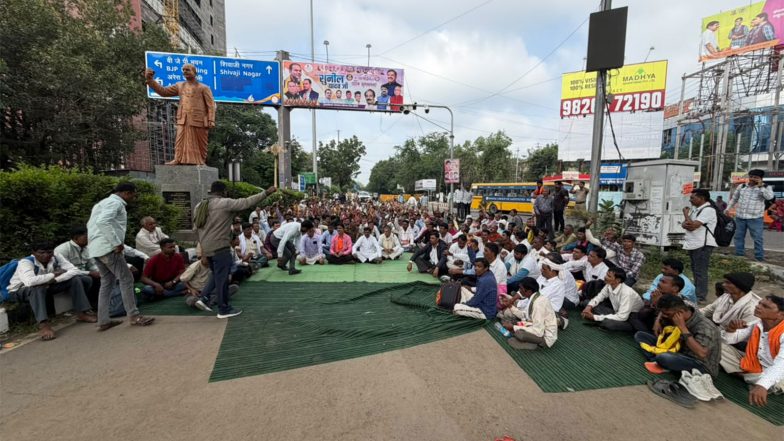 India News | MP: Outsourced, Temporary Class IV Employees Stage Protest in Bhopal, Demand Minimum Wage and Regularisation