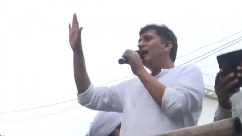 India News | Slap Row: AAP Leaders, Led by Saurabh Bharadwaj, March to Vikaspuri Police Station Demanding FIR Against Minister Parvesh Sahib Singh