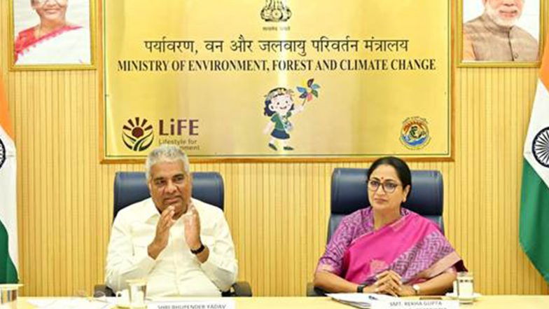 India News | Union Minister Bhupender Yadav Reviews Delhi’s Air Pollution Mitigation Plan with CM Rekha Gupta