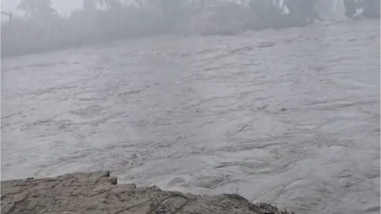 India News | UP: CM Yogi Orders Immediate Evacuation of Villagers Following Late-night Breach in Kushinagar's AP Embankment